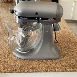 Kitchenaid Classic Plus Mixer Excellent Condition