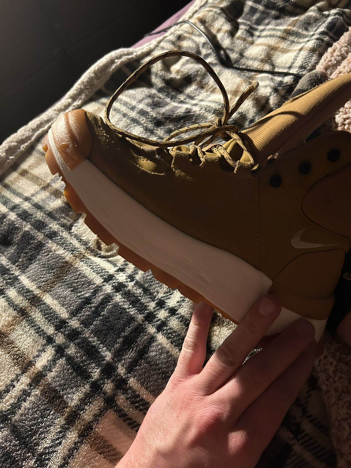 Nike Women’s Size 7 -USED-LIKE NEW!- No dirt Spots Or Scratches/blemishes. Smoke Free, Pet Free Home. Pickup In Ash Grove, MO 65604