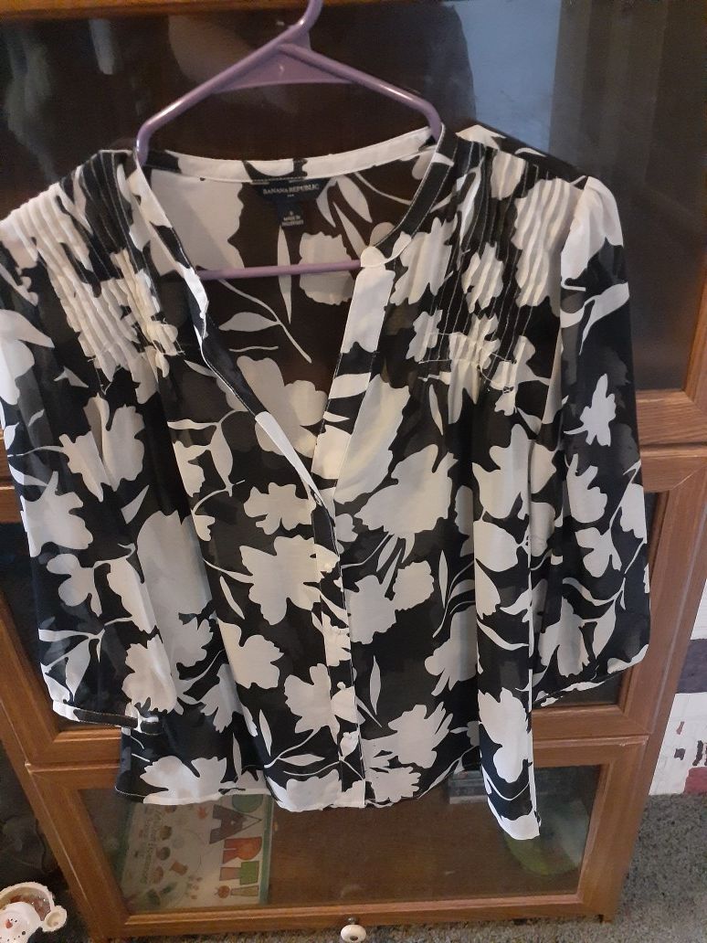 Banana republic size small