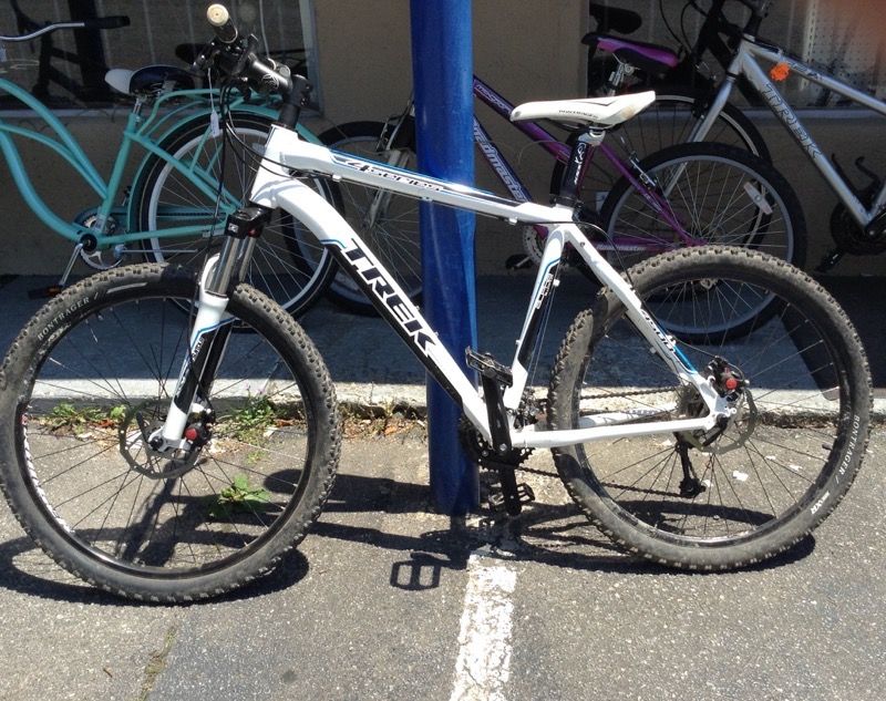 Trek 4 Series 4500 (Model EN14766) 26" Alpha Aluminum Mountain Bike for