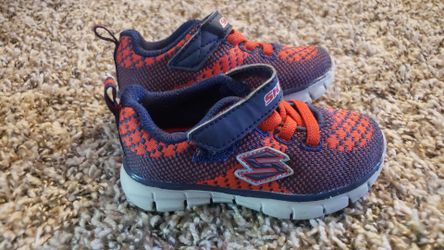 Size 5 skechers