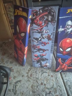 Spiderman wall decor good condition 50$ all 4
