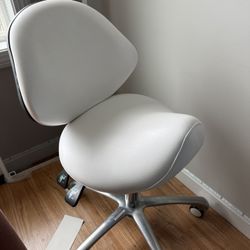 Ergonomic Adjustable Salon/Studio Chair with Wheels – White