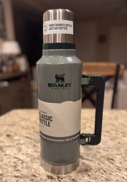 Brand New Stanley Classic Legendary Bottle | 2 QT Hammertone Green