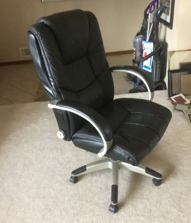 SEALY POSTURRPEDIC , high back LEATHER chair! Like new! PRICE REDUCTION, MOVING AND MUST SELL !