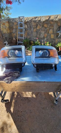 2015 GMC Sierra headlights