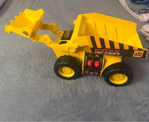 Toy dump truck