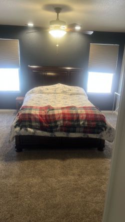 Queen Porter Bed