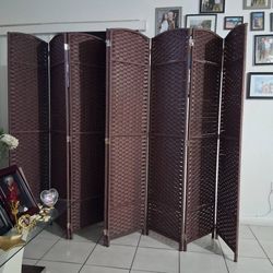Large 8-Panel Wicker Room Divider / Privacy Screen - Excellent Condition