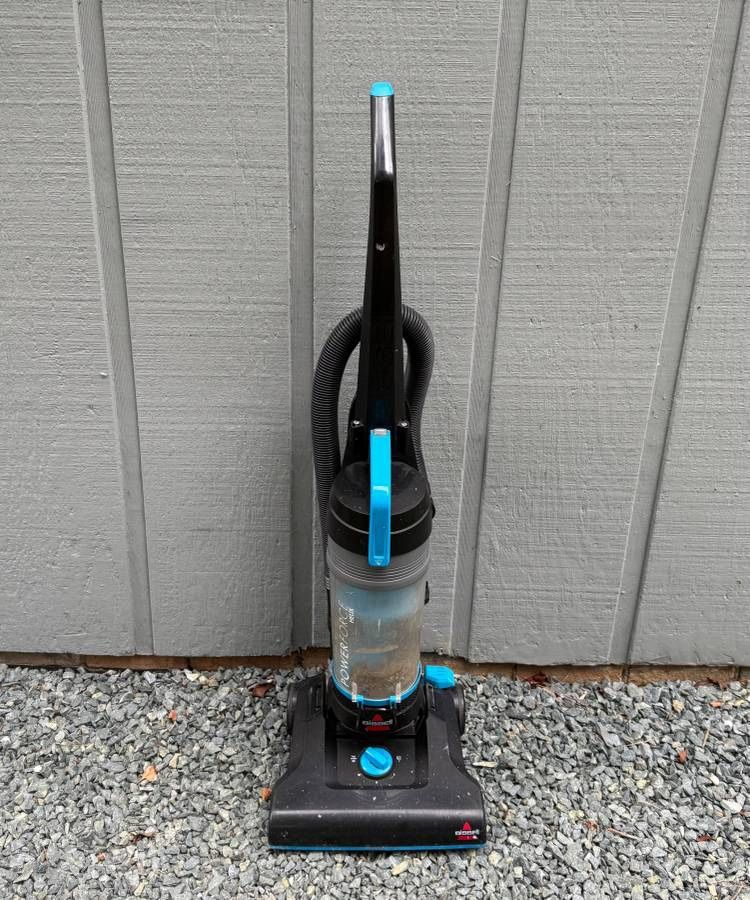 Working Lightweight Bissell Powerforce Helix Bagless Upright Vacuum