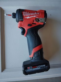 Milwaukee impact with battery