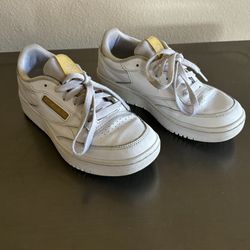 Women’s Reebok Size 6