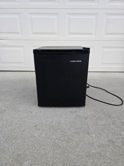 Black & Decker 1.7 Cu. Ft. Mini Fridge (BNA17B) - Quiet, Clean, Perfect for Dorm/Office
