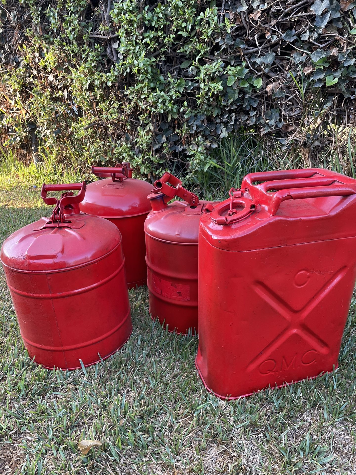 4 Vintage gas tanks