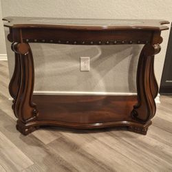 WOOD & GLASS ENTRYWAY TABLE(SERIOUS BUYERS ONLY PLEASE 🙏🏻)READ FULL DESCRIPTION BEFORE ASKING PLEASE 🙏🏻 IF IT'S POSTED IT'S AVAILABLE 👀 