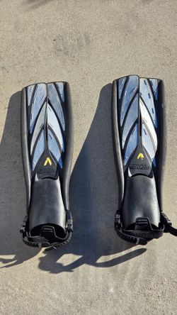 Atomic Aquatics Split Fins (Size Large) with dive boots (Size 8)