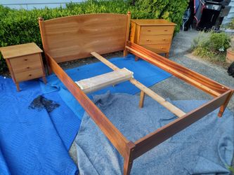 Queen Bedroom Set Cherry Wood - Bedframe, Dresser & Nightstand