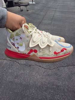 NIKE KYRIE 5