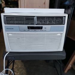 FRIGIDAIRE AIR CONDITIONER 