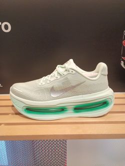 Women's NIKE VOMERO PREMIUM