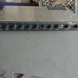 Shure microphone mixer SCM-810