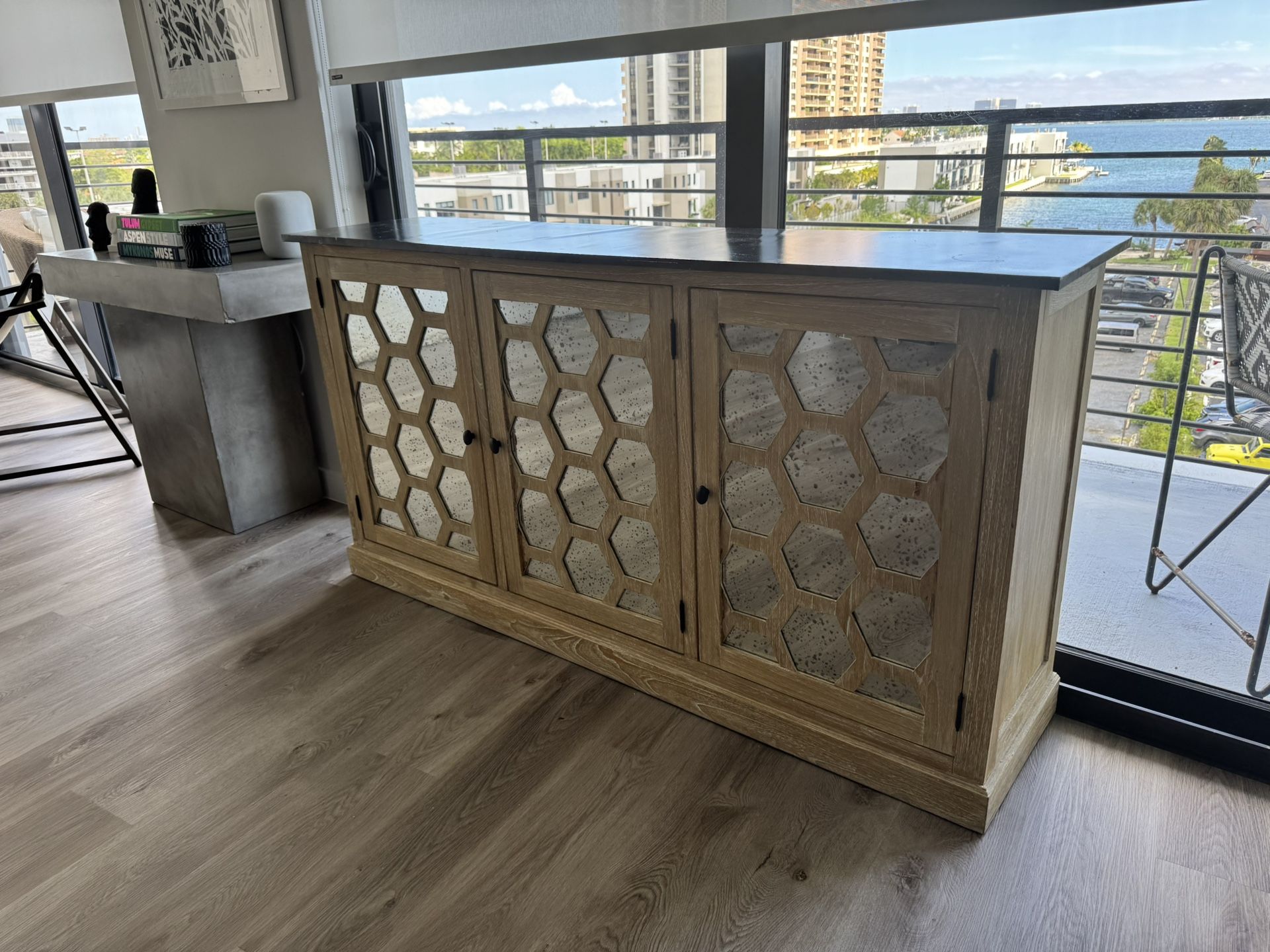 Victoire armoire Dresser