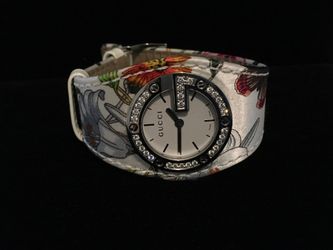 Ladies GUCCI Special Edition Floral watch GREAT Condition! BUY SELL TRADE
