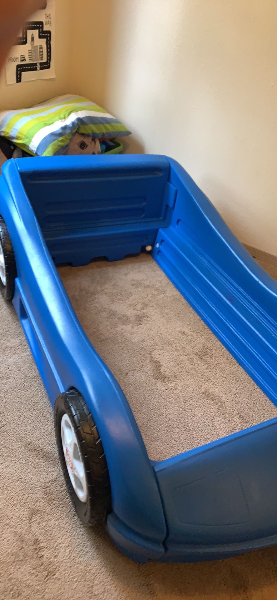 Toddler car bed