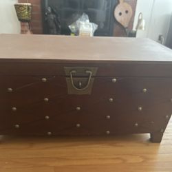 Large & small trunk /tables