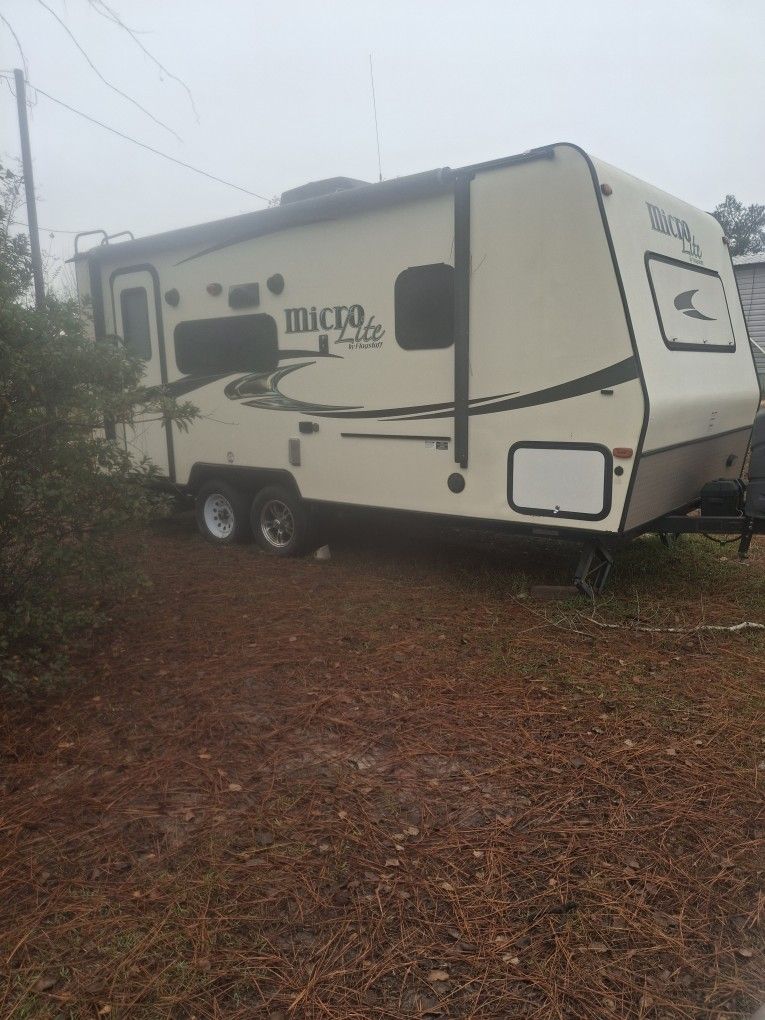 2015 Flagstaff Microlite Camper