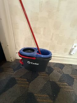 Mop bucket o- cedar