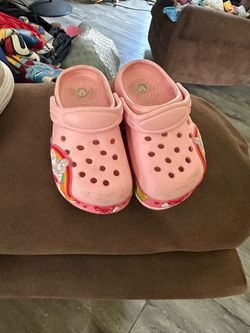 Girl, crocs, pink size 4