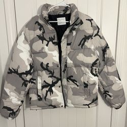 URBAN OUTFITTERS Men’s Winter Camo Puffer Jacket