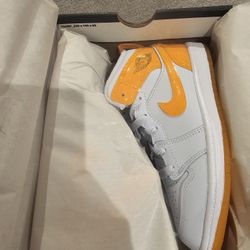 Jordan 1 MiD Se (Ps) Size 2