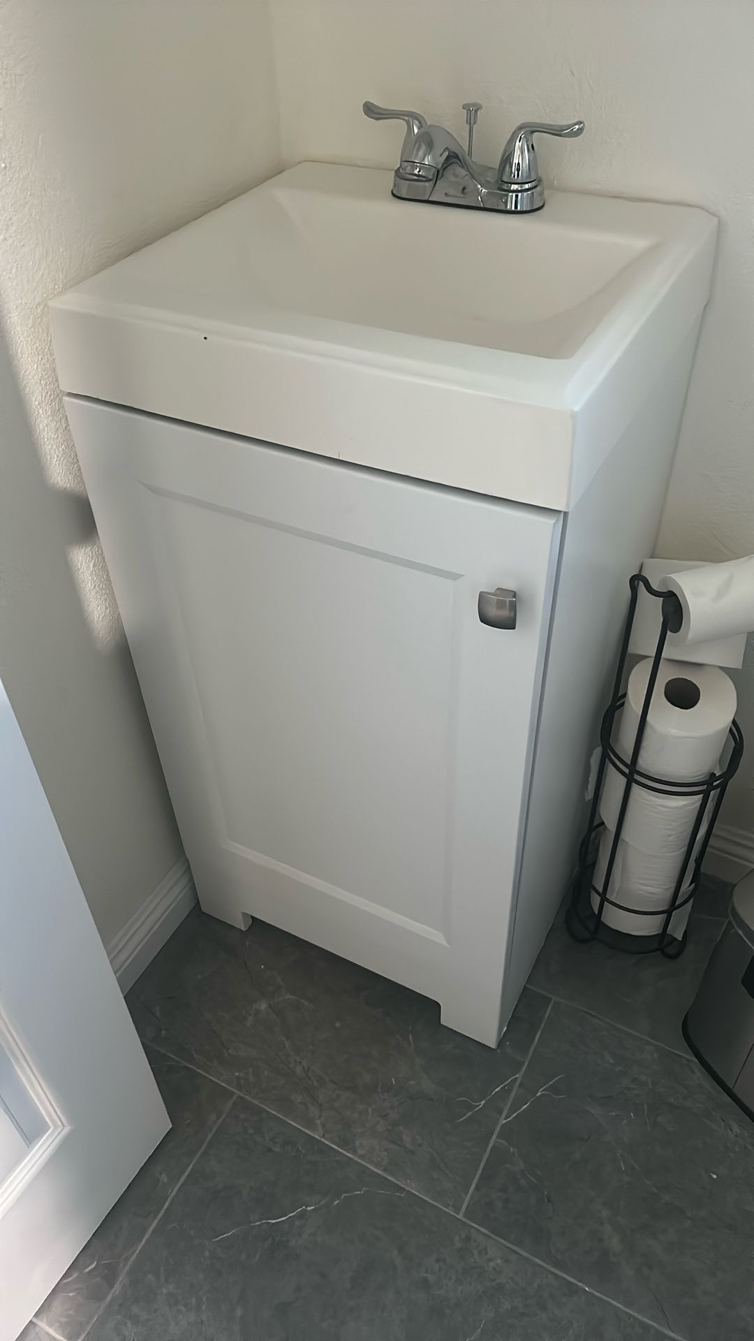 18" Bathroom Vanity With Sink