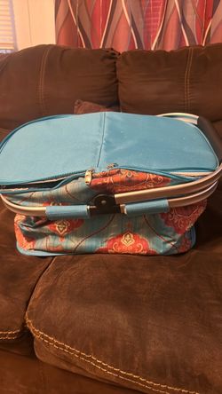 Insulated picnic basket cooler