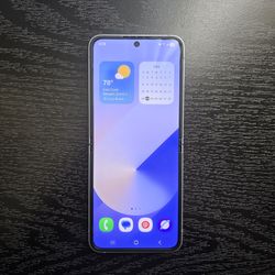 Samsung Galaxy Z Flip6 - AT&T Locked - Good Condition - Case + Charger Cable