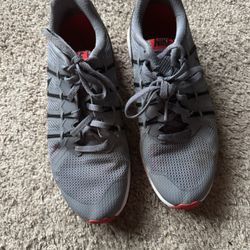 Boys/mens 6.5 Nike dynasty Shoes 