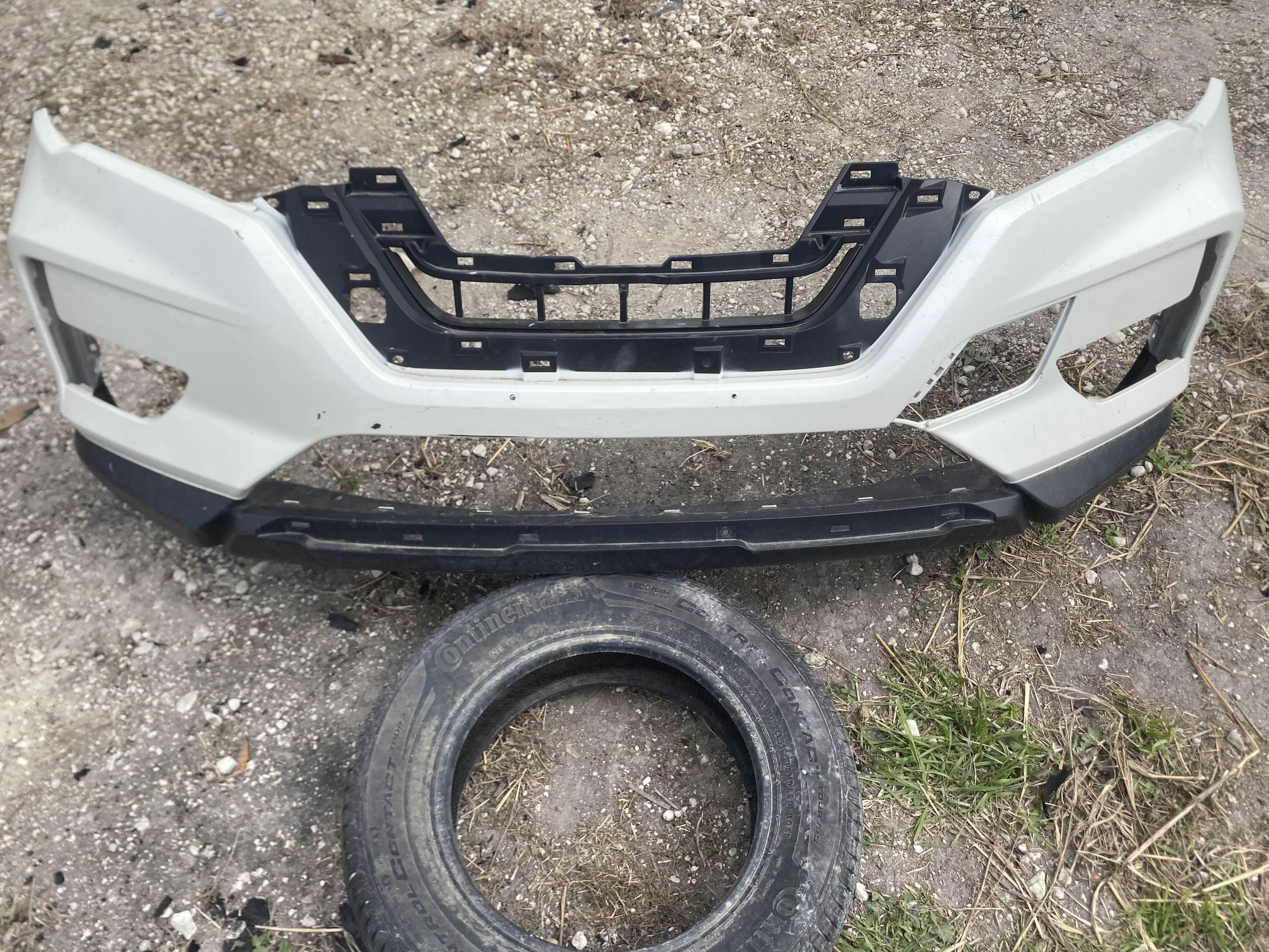 2017-2019 White Nissan Rogue Sport Front Bumper 62022-6MR0H OEM BAM61PA