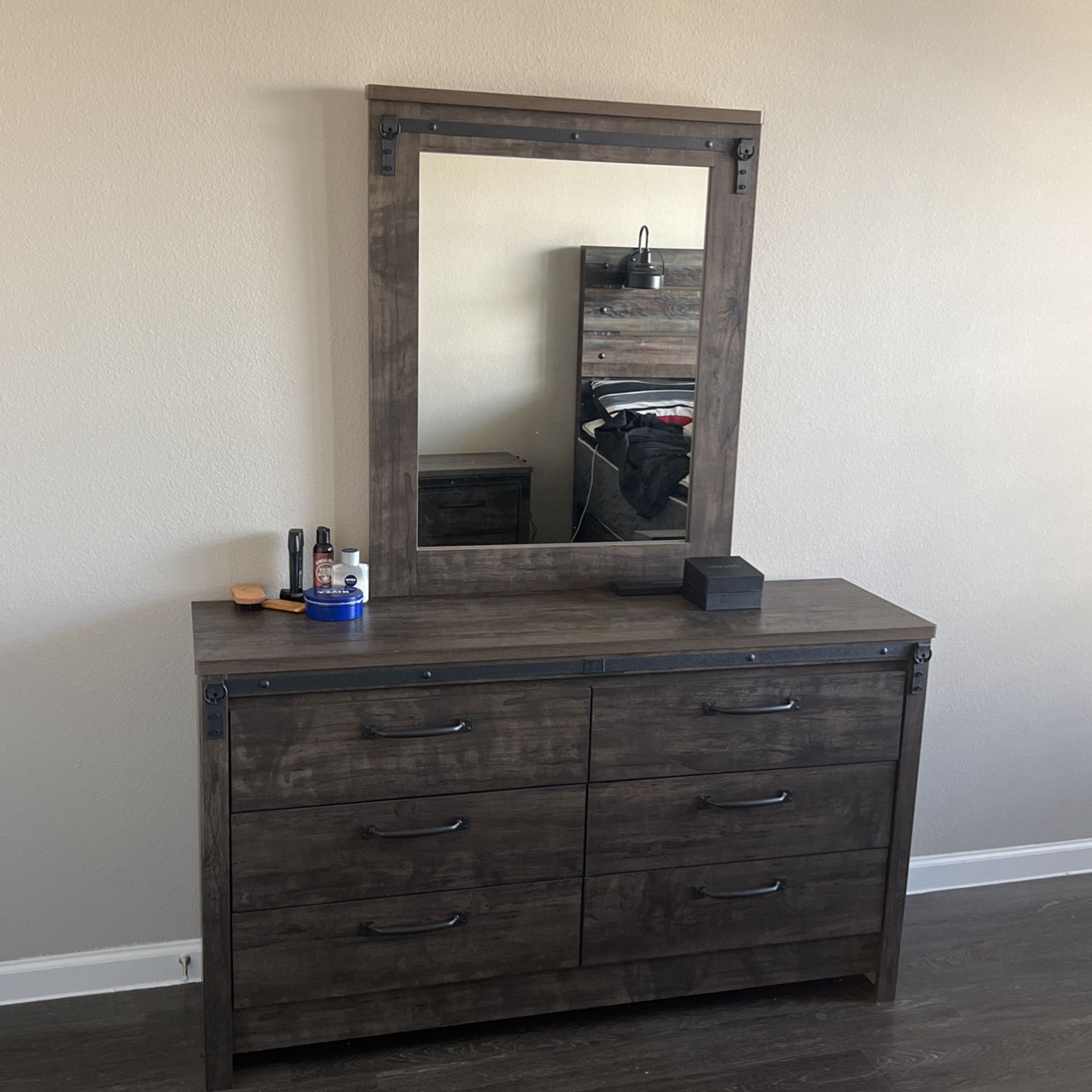 Dresser With mirror And Night stand!! 