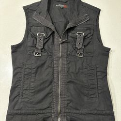 Guess women’s Black zip-up vest with buckles #grunge size S.