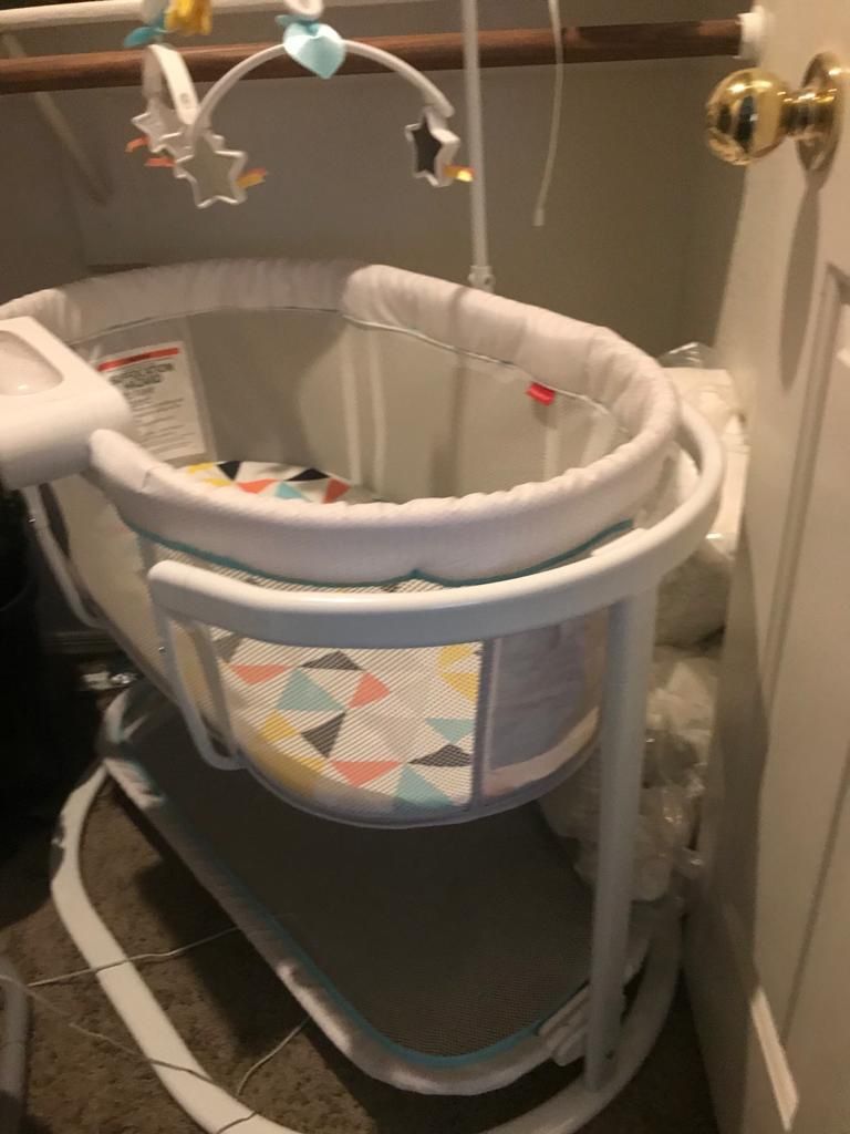 Baby bassinet ( unused ) for sale