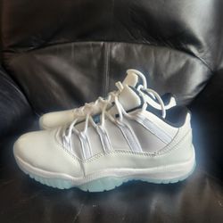 Jordan 11 low legend blue