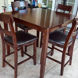 Dining Table And 4 Chairs 