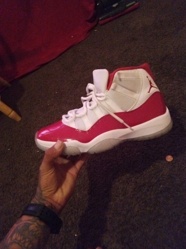 Just Got The Left Shoe If Anyone Needs The Left It's Only One Shoe 