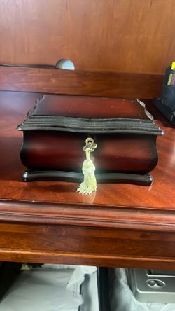 Jewelry box