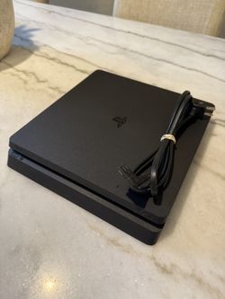Play Station 4 Slim