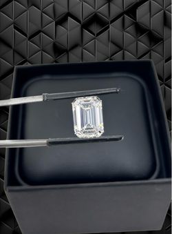 Emerald shape lab-grown Certified Diamond 💎