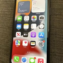 Apple iPhone 11 64gb Unlocked   Clean Imei  Clear iCloud   AT&T  T-Mobile  Verizon  Mexico  Tigo Movistar  Cricket    I also have a  64gb for 20 les