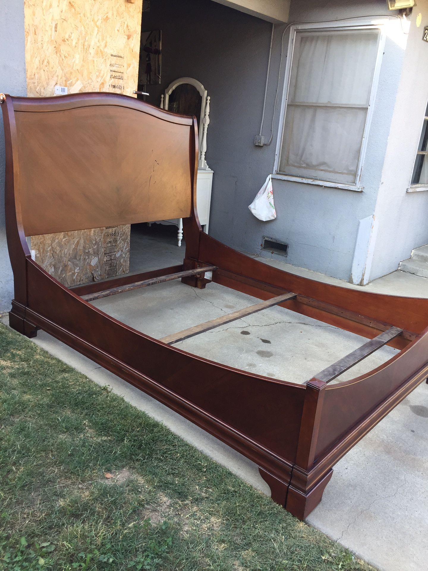 Queen bed frame in good condition